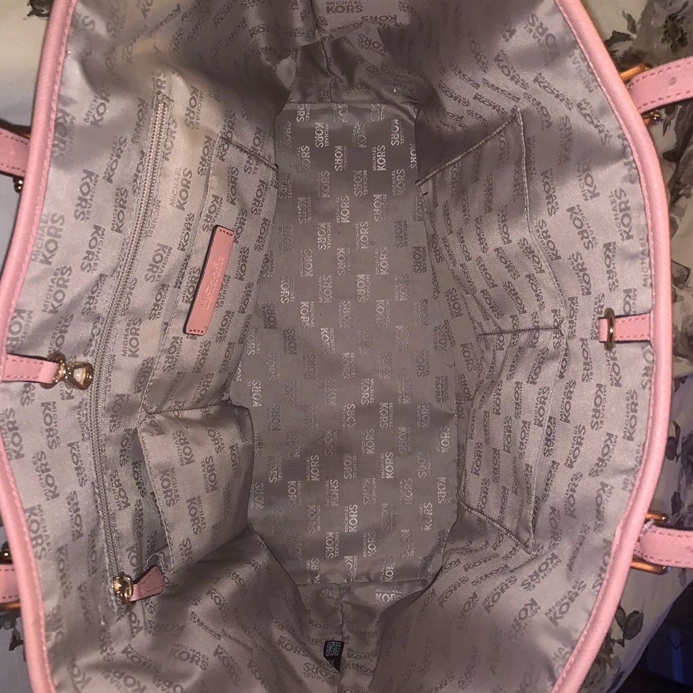 Michael Kors purse used once or twice!